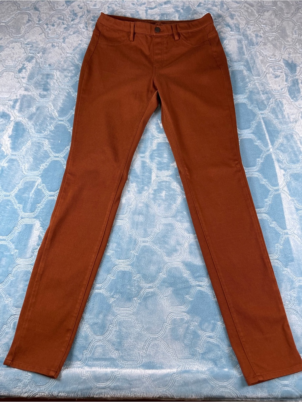 Uniqlo Women’s Skinny Jeans in Rust